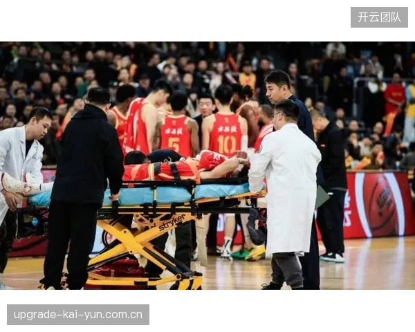CBA伤病问题需从青训抓起，避免过早的专项化训练对年轻球员身体造成损害。